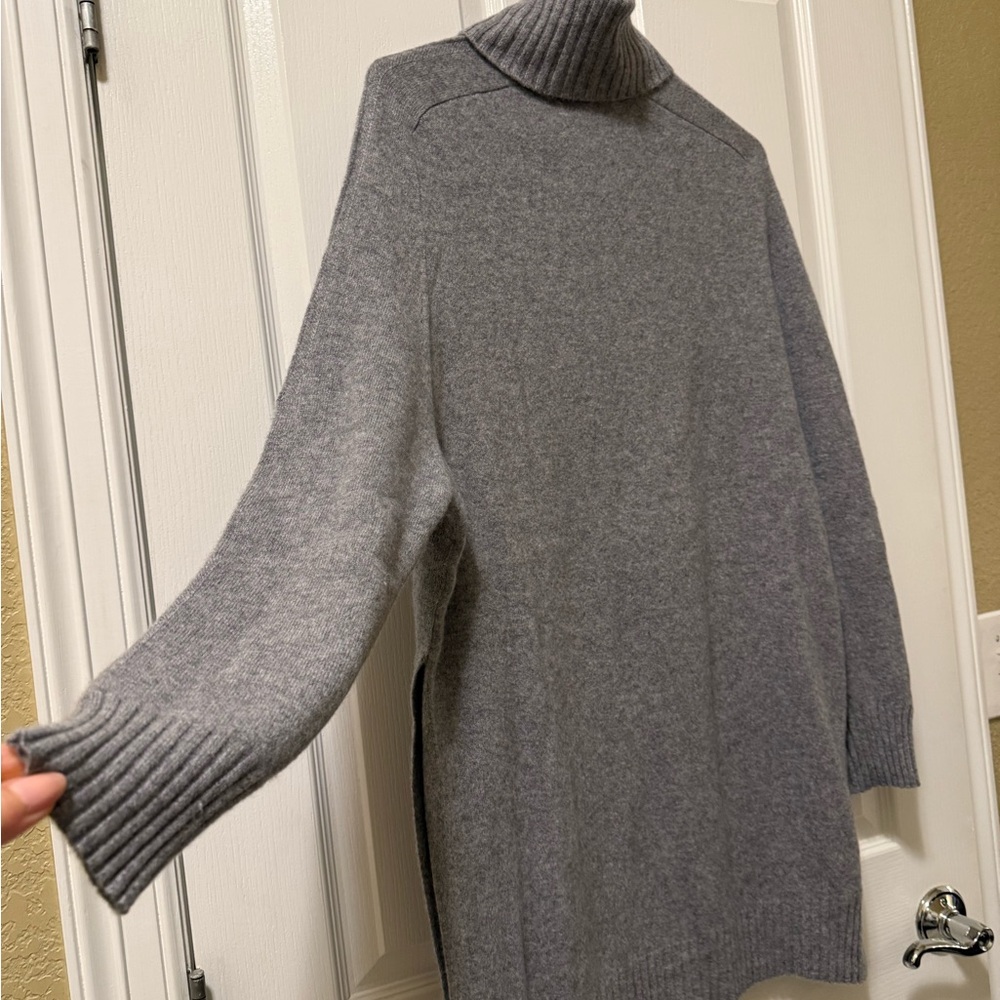Saks Fifth Avenue Gray cashmere Turtleneck Sweater